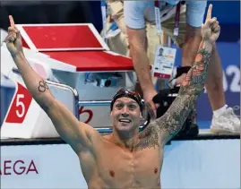  ?? AFP) ?? Le titre et le record olympique pour Caeleb Dressel, à  centièmes seulement de son record du monde. L’Américain vise quatre médailles d’or à Tokyo.(Photos