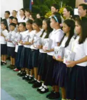  ?? LINDA BOLIDO ?? STUDENTS in Ligao, Albay, are among the beneficiar­ies of the interactiv­e Text2teach program.