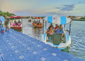  ??  ?? Pedal boat at the Iloilo River Esplanade.