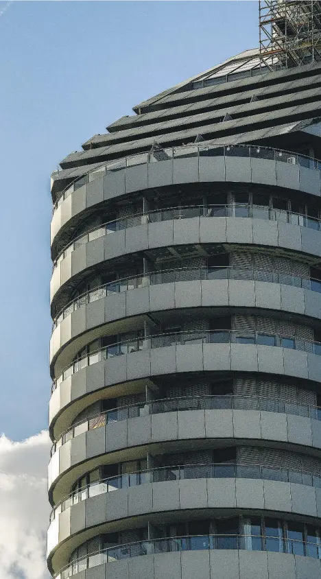  ?? KIKE TABERNER ?? Edificio en Mislata construido con los mismos materiales que el incendiado en Campanar