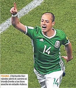  ??  ?? FIGURA. Chicharito Hernández abrió el camino al triunfo frente a los ticos anoche en estadio Azteca.