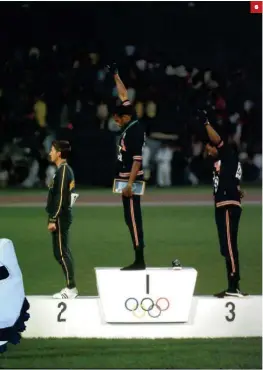  ?? ?? 5/ A John Carlos le quitaron su récord de 19,7 segundos en los 200 m lisos por usar unas Puma no aprobadas.
6/ Tommie Smith y John Carlos hacen el saludo del Black Power en los Juegos de México, en 1968.
7/ Las EasyRiders.