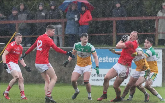  ?? Picture: Paul Connor ?? Louth’s Conor Grimes battles against Offaly and the elements at the Gaelic Grounds on Sunday afternoon.