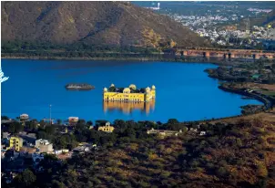  ??  ?? MAN MADE Jal Mahal palace in Mansagar lake