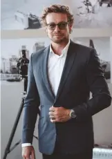  ??  ?? Longines Ambassador of Elegance Simon Baker joined in the tribute to the athletes