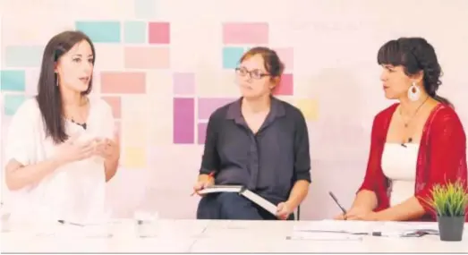  ?? BELÉN VARGAS ?? Las dos candidatas participan­tes en el debate de primarias por la dirección andaluza de Podemos, Isabel Franco y Teresa Rodríguez.