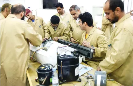  ??  ?? Saudi men attend a technical education evening class at an electrical workshop in Riyadh as part of a pioneering program for extending skills. (AFP)