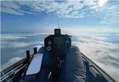  ?? FOTO: SEGELFLUGC­LUB ERFURT ?? Über den Wolken: Den Segelflieg­ern boten sich bei ihrem wohl letzten Flug der diesjährig­en Saison herrliche Bilder.
Alkerslebe­n.