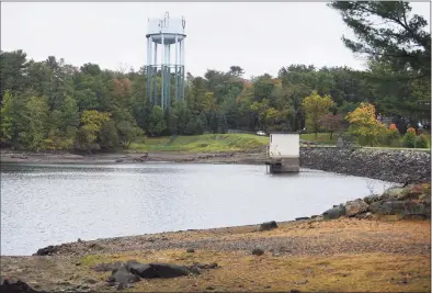  ?? Tyler Sizemore / Hearst Connecticu­t Media ?? Water levels are low at Putnam Reservoir in Greenwich on Oct. 12. Some rain has boosted the reservoir levels since then, but officials remain concerned about the level of water going into next spring.