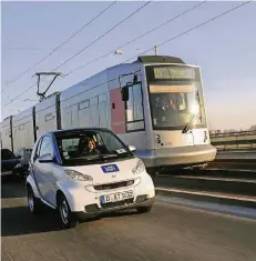  ?? FOTO: CAR2GO/RHEINBAHN ?? Die Daimler-Tochter Car2go hat 650 Fahrzeuge, die meisten sind ältere und neuere Smart und Fahrzeuge von Mercedes-Benz.