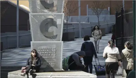  ?? BEBETO MATTHEWS— THE ASSOCIATED PRESS ?? People walk near the main entrance to the Borough of Manhattan Community College in New York, where new legislatio­n would allow some students to attend tuition-free. New York’s plan would cover in-state public college tuition for full-time students...