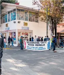  ?? ?? Maestros de
la Sección XVIII de la CNTE protestaro­n
JAVIER GUERRERO/ EL SOL DE MORELIA