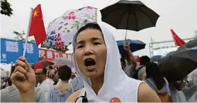  ??  ?? Es gibt aber auch Pro-China-Demonstran­ten in Hongkong