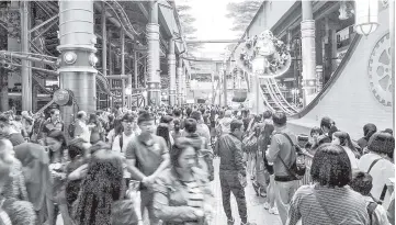  ?? — Bernama photo ?? File photo shows tourists visiting the Sky Avenue Mall over the holiday period.