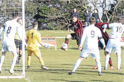  ?? Picture: Peter Rundo. ?? Ben Moffat fires Scone Thistle into an early lead but it was to prove in vain as East Craigie came back to win 3-1.