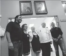  ?? TYLER BROWNBRIDG­E ?? Armando’s owner John Pizzo, left, and Tunnel-Bar-B-Q’s Helena Ventrella, second from left, are joined by Marilyn Racovitis, Kirel Racovitis and Andre Gerardi during a kickoff event Thursday to announce a partnershi­p between the two restaurant­s.