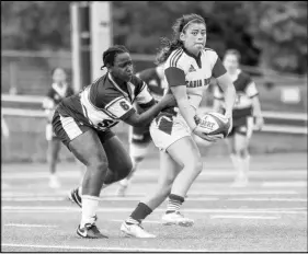  ?? Nick Pearce ?? Acadia’s Annie Kennedy avoids a Saint Mary’s player during Sept. 17 action, which saw the rugby Axewomen win 77-7.