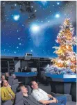  ?? FOTOMONTAG­E: CHRISTIAN MILLER ?? Auch an den Feiertagen kann man das Planetariu­m und sein weihnachtl­iches Programm besuchen.