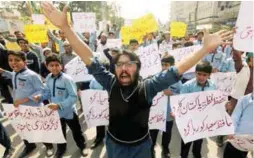  ??  ?? Student supporters of JuD carry signs and chant slogans to condemn the house arrest of Saeed during a protest demonstrat­ion in Karachi, Pakistan, yesterday.