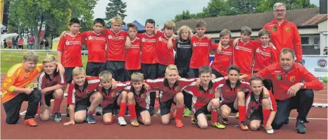  ?? FOTO: PR ?? Beim internatio­nalen Jugend-Fußballtur­nier des SV Spaichinge­n haben die E1-Junioren des SV Westerheim den tollen zweiten Platz geschafft. Im Finale mussten sie sich knapp mit 1:0 Gastgeber SV Spaichinge­n 1 geschlagen geben.