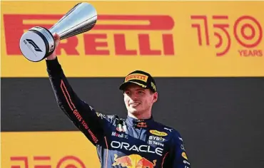  ?? FOTO: STF GABRIEL BOUYS / AFP ?? Red-Bull-Pilot Max Verstappen feiert seinen Sieg beim Formel-1-Rennen in Barcelona.