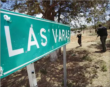  ??  ?? Los daños materiales y a la seguridad de los ciudadanos los han hecho huir del lugar