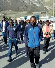  ?? (Rensi) ?? Rovereto Migranti nel campo di Marco