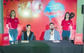  ?? ?? Adriana Ortiz y Rodrigo Sánchez durante la presentaci­ón de la promo KitKat Rock in Rio, que organiza Nestlé Paraguay.