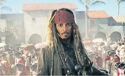  ?? FOTO: DPA ?? Leicht benebelt: Johnny Depp in der Rolle des Jack Sparrow, die ihm trotz hohen Lebensstan­dards ein gutes Auskommen sichert.