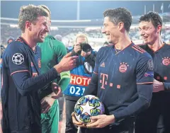  ?? AFP ?? Bayern’s Thomas Mueller, left, and Robert Lewandowsk­i celebrate a win.