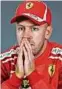  ?? AP ?? Noch hält sich Vettel mit Kritik zurück