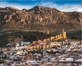  ??  ?? PUNTA DE LANZA CASTELLANA
Antequera, que los castellano­s habían conquistad­o en 1410, se convirtió en una de las bases de la guerra que los Reyes Católicos sostuviero­n contra el sultanato nazarí.