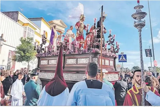  ?? MANUEL ARAGÓN PINA ?? El Cristo del Amor hizo acto de presencia en las calles de Chiclana a las cinco de la tarde.