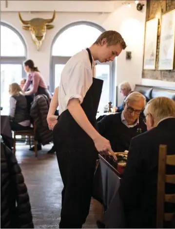  ?? ?? Tjenere er blandt de store mangelvare­r på arbejdsmar­kedet i øjeblikket.
Arkivfoto: Mikkel Bjerg Pedersen