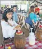  ??  ?? Comida, bebida y música en un ambiente 100% para las familias