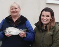  ??  ?? Sue Tait from the boat ‘Predator 2’ with a black bream; and IFI Fisheries Officer, Claire Daly.