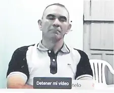  ??  ?? Oscar Luis Benítez participa en su juicio por medios telemático­s.