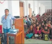  ?? HT FILE ?? A volunteer gives message to youth about illeffects of sex determinat­ion and female foeticide at an education institutio­n in Jhunjhunu.