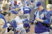  ??  ?? Cubs left fielder Matt Szczur signs autographs before a game against the Pirates on Aug. 30 in Chicago.