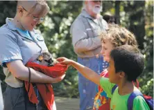  ?? Franchon Smith / The Chronicle ?? Robin Jaworski-Olson, 8, watches Solomon Epple, 8, pet a prairie dog during an outing at the San Francisco Zoo.