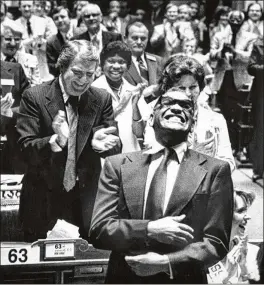  ?? AP 1979 ?? Ray Charles receives an ovation from a joint session of the Georgia Legislatur­e, which made his version of “Georgia on My Mind” the official state song after he sang it to the session in 1979.