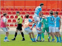  ?? ?? Los jugadores del Celta celebran la victoria ante el Atleti en penaltis.