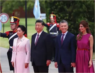  ?? (Marcos Brindicci/Reuters) ?? ARGENTINIA­N PRESIDENT Mauricio Macri and first lady Juliana Awada receive China’s President Xi Jinping and his wife, Peng Liyuan, at the Olivos Presidenti­al Residence in Buenos Aires on Saturday.