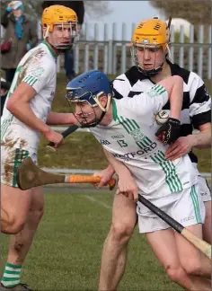  ??  ?? Ben Stafford under pressure from Jesse Roberts of St. Kieran’s as Brian Deeny awaits the outcome.