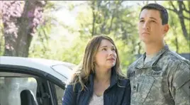  ??  ?? Haley Bennett and Miles Teller in “Thank You for Your Service.”