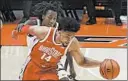  ?? HOLLY HART/AP ?? Ohio State’s Justice Sueing steals the ball from Illinois’ Ayo Dosunmu on Saturday.