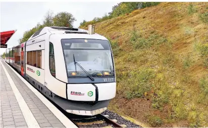  ?? FOTO: REGIOBAHN ?? Auf der Linie S 28 sind bereits einige der „neuen“BOB-Züge im Einsatz, noch nicht alle sind mit Regiobahn-Logo versehen.