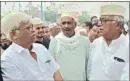  ?? PIC/MPOST ?? TMC and CPI(M) candidates exchange pleasantri­es on the occasion of Eid