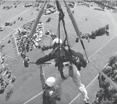  ?? GURSK3 / YOUTUBE ?? Switzerlan­d’s civil aviation authority said it will question a hang-glider pilot after an American tourist nearly fell to his death because his harness wasn’t properly attached. Video of the incident was posted to Youtube on Monday.