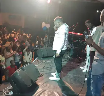  ??  ?? Sebastian Magacha weeps on stage while performing at the Diamond FM second anniversar­y at the Motoring Club in Mutare.—Pictures by Nathan Jindu.